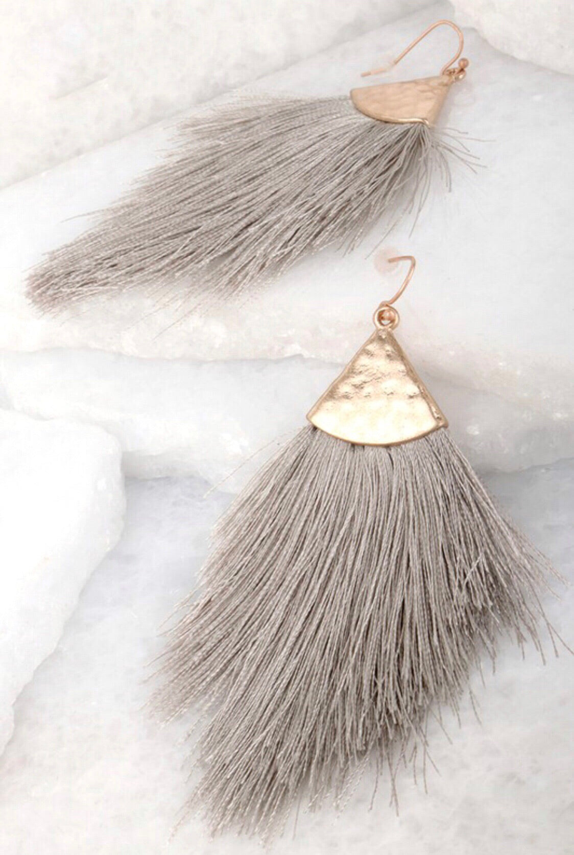 Havana earrings (soft gray)